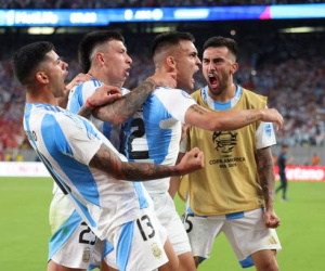 'Siêu dự bị' Lautaro Martinez ghi bàn, Argentina sớm giành vé vào tứ kết Copa America 2024
