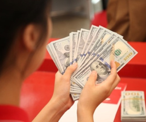 Vì sao giá USD tự do liên tục 'nổi sóng'?
