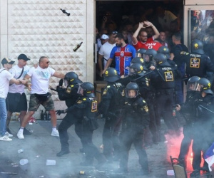 Hình ảnh sốc tại EURO 2024: Fan quá khích tấn công cảnh sát khiến nhiều người bị thương, 7 CĐV đã bị bắt