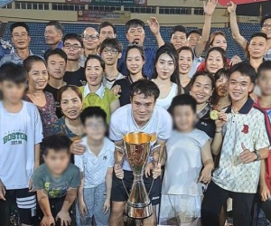 Văn Toàn kéo cả dòng họ tới chúc mừng chức vô địch đầu tiên trong sự nghiệp