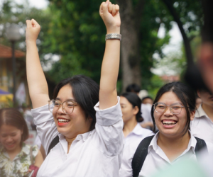 Loạt băng rôn cổ vũ thí sinh kỳ thi THPT quốc gia 2024 khiến dân tình thích thú