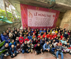 Đại gia đình ở Hà Nội có hơn 300 người, mỗi lần đi chơi tưởng cả công ty