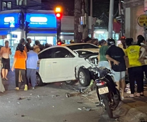 Nữ tài xế nhậu cùng bạn trai trước khi tông loạt xe máy chờ đèn đỏ khiến 2 người tử vong ở Vũng Tàu