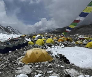 Phát hiện hơn 200 thi thể bỗng lộ ra trên đỉnh núi Everest: Nguyên nhân rất đáng lo ngại