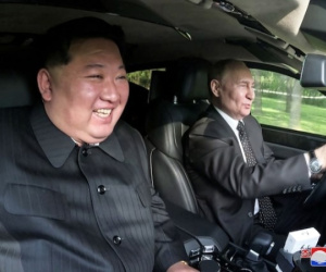 Điểm đặc biệt trong chiếc xe Tổng thống Putin tặng nhà lãnh đạo Triều Tiên
