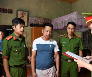 Vụ bé 11 tuổi bị mẹ và nhân tình đánh đập: Bắt tạm giam một đối tượng
