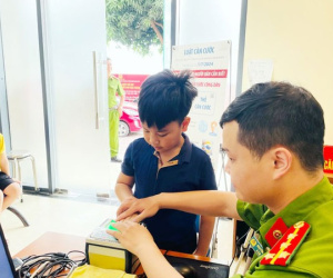 Công an Hà Nội triển khai cấp thẻ căn cước cho trẻ em