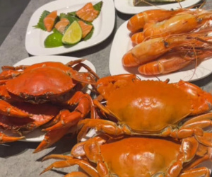Khách tố bị nhà hàng buffet Hà Nội 'đuổi về' vì chê cua có mùi khai: Thực hư ra sao?