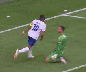Mbappe ăn mừng chế giễu cầu thủ Bỉ đá phản lưới