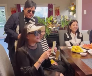 Quang Lê cầm hai cọc tiền mặt trả cát-xê cho Như Quỳnh: 'Chỉ là chút xíu thôi, còn ngân phiếu nữa'