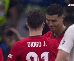 Ronaldo khóc hết nước mắt sau quả penalty hỏng