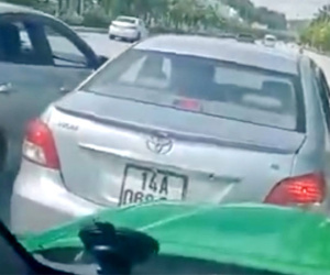 Thiếu tướng Đinh Văn Nơi chỉ đạo xác minh 'taxi dù' dàn hàng chèn xe trên đường