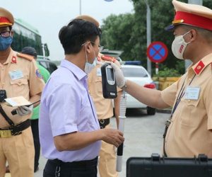 Vi phạm nồng độ cồn lại quên mật khẩu VNeID, tài xế 'cay đắng' nhận 2 lỗi phạt