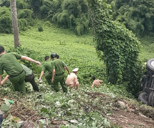 Xe du lịch lao xuống vực sâu ở Đắk Nông đã hết hạn kiểm định
