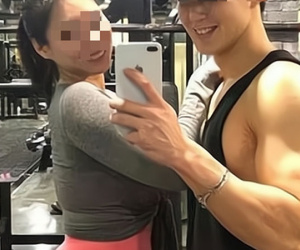 53 tuổi vừa ly hôn thì được trai 23 tuổi theo đuổi: Phú bà ngỡ 'hồi xuân', ai ngờ tình trẻ cho 1 cú tái mặt!