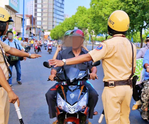 Người dân cần bỏ ngay những thói quen này nếu không muốn bị phạt tiền khi tham gia giao thông