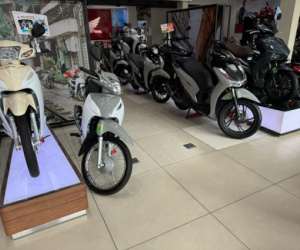 Xe máy giảm giá liên tục