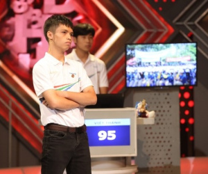 Chung kết năm Olympia từng xuất hiện một màn 'chưa từng có tiền lệ&', đưa thẳng nam sinh xứ Huế lên top hot search