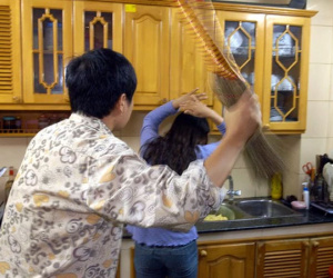 Cho dù là vợ chồng, nếu cưỡng ép 'quan hệ' trái ý muốn có thể bị phạt tới 50 triệu đồng