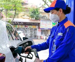 Giá xăng ngày mai sẽ tăng lần thứ 5 liên tiếp?