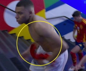 Mbappe hành động khó hiểu khiến CĐV phẫn nộ