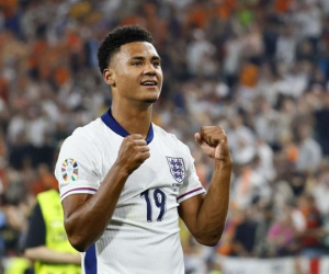 Ollie Watkins, 'người hùng bí ẩn' vừa ghi siêu phẩm giúp Tam sư đá bay Hà Lan là ai?