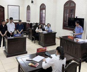 Chỉ ở nhà chiếu phim 'lậu', ngồi không thu lợi 2,7 tỉ đồng