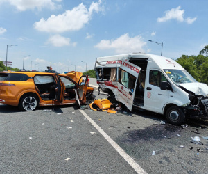 Đi trên cao tốc như 'đường làng': Vô tư đỗ xe ở làn 120km/h để cãi vã