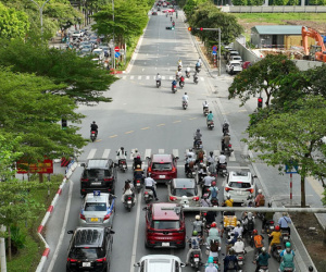 Cảnh lưu thông lộn xộn ở ngã tư lắp camera phạt nguội xe máy