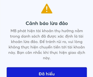Khách chuyển khoản đi, tiền bị phanh lại, ngân hàng gửi tin nhắn sững sờ