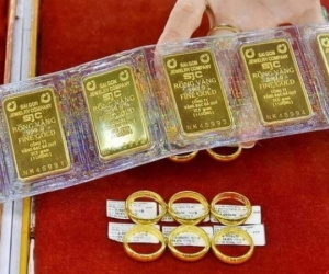 Lần đầu tiên giá vàng nhẫn cao hơn vàng miếng SJC: Có nên bán vàng nhẫn để mua vàng miếng?