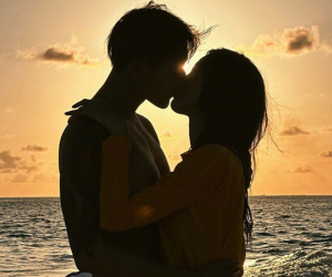 Chấn động: Cuối cùng cặp đôi chủ tịch - nàng thơ đã công khai hẹn hò sau 4 năm mập mờ!