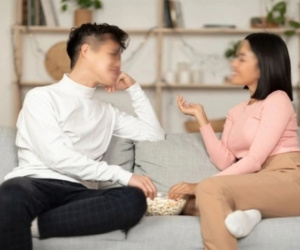 Cưa cẩm bạn gái suốt 2 năm không đổ, tôi vô tình để lộ tiền lương trong tài khoản thì cô ấy chủ động ngỏ lời cầu hôn