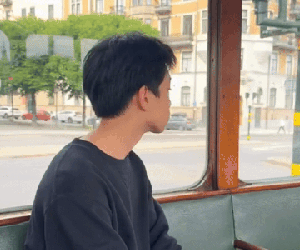 Rich kid Henry lại gây bão khi đi nghỉ hè ở Thụy Sĩ với nhan sắc chuẩn 'tổng tài' tương lai, soi học vấn cũng mê