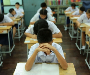 Học sinh lớp 6 gây xôn xao vì bức tâm thư: 'Đừng làm nát tuổi thơ tươi đẹp của con', người tinh ý phát hiện 1 chi tiết bất thường