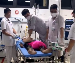 Xôn xao clip người nhà bệnh nhân gào khóc, trách móc bác sĩ