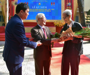 Tổng Bí thư và lời xin phép 'các thầy cô hãy giới thiệu em là cựu học sinh'