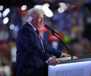 Vết thương của ông Trump 'vẫn còn chảy máu'
