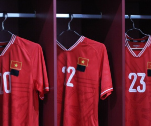 U19 Việt Nam đeo băng tang tưởng nhớ Tổng bí thư Nguyễn Phú Trọng