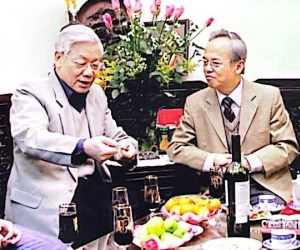 GS.TS. Đinh Xuân Dũng: 'Có những chiếc áo Tổng Bí thư Nguyễn Phú Trọng mặc suốt 10 năm'