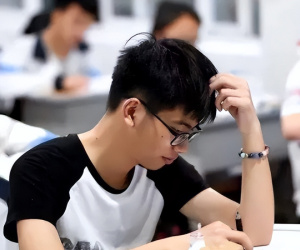 Nam sinh học giỏi, thừa điểm đỗ vào ĐH top đầu nhưng nhà trường từ chối thẳng thừng: Cả nhà 'chết lặng' khi phòng tuyển sinh nói lí do