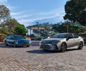 Toyota dồn toàn lực vào xe hybrid khi ông Donald Trump phản đối xe điện