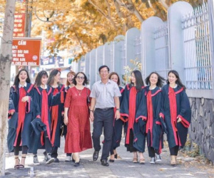 Sinh 8 con gái bị gièm pha, vợ chồng nhận 'lộc trời thương' tuổi xế chiều