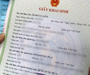 Mẹ nam sinh ở Hà Nội bị thu hồi giấy khai sinh: 'Tôi đã làm đúng pháp luật'