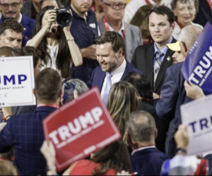 'Phó tướng' của ông Trump phá kỷ lục theo cách tồi tệ nhất