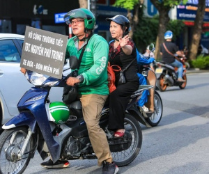 Tài xế xe ôm ở Hà Nội chở người dân miễn phí tới nơi viếng Tổng Bí thư Nguyễn Phú Trọng: 'Nhiều người ở tỉnh xa không biết đường'
