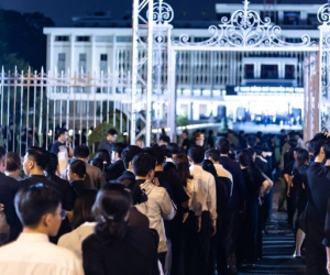 TP.HCM: Dòng người vẫn xếp hàng trong đêm muộn chờ viếng Tổng Bí thư Nguyễn Phú Trọng tại Hội trường Thống Nhất