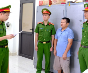 Lái xe container thông chốt, đâm thẳng vào lực lượng CSGT