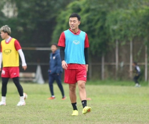 Gật đầu ở lại CLB vừa vất vả trụ hạng V.League, Xuân Trường bỏ túi bao nhiêu tỷ tiền lót tay?