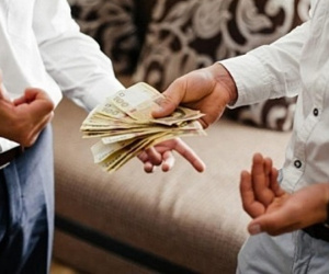 Người đàn ông cho hàng xóm vay hơn 279 triệu đồng để mua nhà, 2 năm sau bất ngờ bị tòa án phạt gần 70 triệu đồng